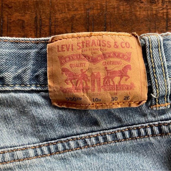 Levi’s cut off Jean shorts - Picture 3 of 5